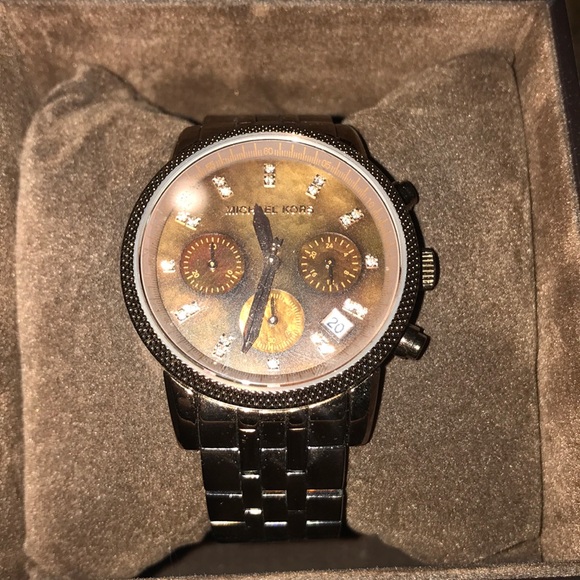 Micheal Kors Watch - Picture 2 of 8